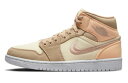 バスケットシューズ バッシュ スニーカー ジョーダン Jordan Wmns Air Jordan 1 Mid SE Celestial Gold W Sand...
