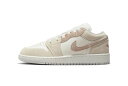 バスケットシューズ バッシュ スニーカー ジョーダン Jordan Air Jordan 1 Low SE GS GS Light Bone Brown/Sai...