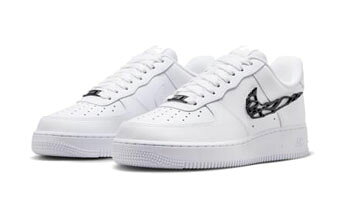 バスケ@TOKYO UltimateCollectionのバスケットシューズ バッシュ スニーカー ナイキ Nike Wmns AIR FORCE 1 '07　Metal Swoosh W White/Black ストリート 【WOMEN'S】｜アングル2