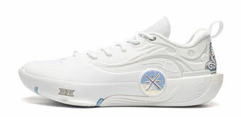 ↓↓↓探す手間が省けます！↓↓↓ MSM SHOE *幅広め　サイズやや大き目ですWay of Wade 12シリーズは、2層のSUPER BOOMミッドソールと2枚のカーボンファイバープレートを搭載して、プロバスケットボールシューズの新しい時代を切り開いています。これにより、屋内パフォーマンスにおいて最高の接地感と推進力を提供します。Way of Wade 12シリーズはWay of Wadeシリーズ今までで最も軽量なシリーズで、ドウェイン・ウェイドの史上最高のシグネチャーシューズラインとして広く認識されています。商品が入荷するまでに4〜6週間以上お時間がかかります。ご到着日をご指定頂いても、ご希望通りお届け出来ない場合がございます。 また、サイズによってはご用意できない場合もございます。 商品注文後、不良品以外のキャンセル、交換等はお受けできませんのでご注意下さい。 商品の入荷状況など、こちらからご連絡は致しません。商品が入荷した場合のみご連絡させて頂きます。（状況を確認したい場合はお客様よりご質問下さい。） また、現在発売中の商品、もしくは発売日の異なる予約商品等と一緒にご注文頂いても別発送とさせて頂きますのでご了承下さい。 *伝票サービス対象外となります。 ご理解頂けるお客様のみご注文下さい。中国cmサイズ表記：やや大きめとなりますサイズ交換、返品について必ずお読み下さい。