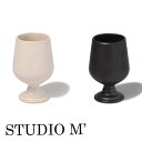 Ma Maisonオリジナルのキッチンシリーズとも相性の良い、食器やカトラリーをセレクトしております。 『STUDIO M'』 STUDIO Mでは商品をシリーズごとにそのデザインイメージに合った、土や釉薬を選んで制作しており、素材感を生かした、シンプルながらも味わいのある作りが魅力的なブランドです。中にはご使用に手間のかかるものもございますが丁寧にご使用頂ければ長くご愛用して頂ける安心の日本製の製品です。 ルル　ゴブレットは、ハミングを歌っている様な愛らしい響き。大切な人と集まりワインを飲みながらお祝いする幸せな風景をイメージして作りました。デザインをシンプルにすることで、土の風合いや力強さを際立たせています。ワインの色が映える白とマット調の落ち着いた黒の2色展開です。特別な日から普段使いにも、お酒やお茶などに幅広くお使いいただけます。 その他のSTUDIO Mの商品はこちらから 商品名 　ルル　ゴブレット　 仕様 　サイズ：約φ72mm/ W72mm/ D72mm/ H114mm/ 190cc 素材 　【ブラン】陶器（白荒土）/色釉/酸化【ノワール】陶器（白荒土）/色釉/還元・製造工程上、土にシワが目立つ場合があります。・焼成の度合いや釉薬の性質上、色ムラや焦げ感、釉薬のちぢれなどが生じます。 ・荒土の性質上、縁がざらつく場合があります。 生産国 　日本製 注意事項 　電子レンジ可。　オーブン不可。　食洗機可。　・急激な温度変化は破損の原因となります。　・冷凍食品を入れて急激な加熱や、冷蔵庫から出した器　を直ぐに火にかけたり、オーブンや電子レンジに　入れることはお避け下さい。　・陶磁器は自然の土や焼成時の気温、湿度の変化に影響を　受けやすく、ひとつとして同じものを作ることはできません。　極力品質の均一化に務めておりますが、個々の色むらや、　蓋と身でばらつきが出ることがあります。　・上絵を施してある商品は、金属たわしやクレンザー等　の研磨剤の使用をすると、上絵を傷つける場合があります。　・ご購入時に表面にヒビ（貫入）が入っているものや　使用していくうちに貫入が入っていくものがあります。　・素材、製造工程により商品によって以下の特性があります。　●御本手（ごほんて）と呼ばれる淡い紅色の斑点　●荒い土を使用しているため、縁に欠けたような跡　●手作り（たたら成型）の部分的に引っ掻いたような線 ※写真の色合いについては、撮影環境等の問題から 　 多少実際の商品とは異なることがございます。 　 ご了承ください。STUDIO M'＞プレート STUDIO M'＞ボウル・お椀 STUDIO M'＞小鉢 STUDIO M'＞ポット・ミルクパン等 STUDIO M'＞カトラリー STUDIO M'＞ファブリック STUDIO M'＞丼 STUDIO M'＞その他