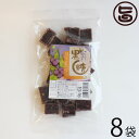 【名称】黒糖菓子 【内容量】140g×8袋 【賞味期限】製造日より180日（※未開封時） 【原材料】粗糖、黒砂糖、クチナシ色素、ブルーベリーオイル 【保存方法】直射日光・高温多湿を避けて保存してください。 ※開封後は賞味期限にかかわらず、お早めにお召し上がりください。 【お召上がり方】袋から出して、そのままお召し上がり下さい。【JANコード】4983630811344 【販売者】株式会社オリーブガーデン（沖縄県国頭郡恩納村） メーカー名 わかまつどう製菓 原産国名 日本 産地直送 沖縄県 商品説明 沖縄で創業40年の歴史ある製菓工場、わかまつどう製菓。わかまつどう製菓は、沖縄でお菓子を作り続けて40年。ちんすこうやカステラ、黒糖、きんつば、甘納豆など、沖縄伝統のお菓子を手作りの美味しさでお届けしております。そんなわかまつどうのこだわりをご紹介。【こだわり1：手作業にこだわる。】わかまつどうは手作業にこだわります。それは、お客様に安心して美味しいお菓子を食べてもらいたいから。大手菓子店にはない、ていねいな職人の想いがそこにはあります。大量生産はできなくても、ひとつひとつ心を込めて、皆様にお届けしております。そんな想いのこもったお菓子だから、心のこもった贈り物にも最適です。【こだわり2：創業40年の職人技。】わかまつどうのぬくもりのある味は、オートマティックではなく手作業だから生み出せるまさに職人技。職人の秀逸な技による、完成度の高い仕上がり。ひとつひとつに、職人の想いがこもっています。【こだわり3：心を込めてをモットーに。】手作りの味をご家庭で、安心して楽しんでほしい。わかまつどうは、それを想いながら素材にこだわり、心をこめてさまざまなお菓子を作っています。ネットを通してお客様にも沖縄の伝統的な味を知ってもらえたらと思います。ネコポス便で配送予定です着日指定：×不可 ギフト：×不可 ※生産者より産地直送のため、他商品と同梱できません。※納品書・領収書は同梱できません。　領収書発行は注文履歴ページから行えます。 こちらの商品は全国送料無料です