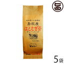 【名称】はとむぎ茶 【内容量】10g×16袋入 ティーパック×5袋 【賞味期限】製造日より2年 【原材料】はと麦（島根県斐川町産） 【保存方法】◆保存温度：常温直射日光・高温・多湿を避け、移り香にご注意下さい 【お召上がり方】1.5リットルのお湯に1袋入れて、3〜5分おいてからお召し上がり下さい。冷してもおいしくお召し上がりいただけます。【JANコード】4902846151303 【販売者】株式会社オリーブガーデン（沖縄県国頭郡恩納村） メーカー名 茶三代一 原産国名 日本 産地直送 島根県 商品説明 島根産　はとむぎ茶ティーパック味も香りも自然派。島根育ちのはとむぎ茶です！徹底した栽培管理によりトレースが可能です。無添加・無着色。出雲の大河・斐伊川（ひいかわ）の清流に育まれた良質のはと麦を使用しました。契約農家では徹底した栽培管理が行われ、トレースも可能です。自然の味と香りをそのまま生かした一味違う昔なつかしいはと麦茶です。アイスでもホットでもおいしくお召し上がりいただけます。パックには環境にやさしい無漂白ペーパーを使用しています。宅急便：常温着日指定：〇可能 ギフト：×不可 ※生産者より産地直送のため、他商品と同梱できません。※納品書・領収書は同梱できません。　領収書発行は注文履歴ページから行えます。 記載のない地域は送料無料（送料は個数分で発生します） こちらの商品は一部地域で別途送料のお支払いが発生します。「注文確定後の注文履歴」や当店の件名に[重要]とあるメールでご確認ください。 配送不可 北海道 配送不可 北東北（青森・秋田・岩手） 配送不可 南東北（宮城・山形・福島） ＋1,270円 沖縄 配送不可 離島 ※「配送不可」地域へのご注文はキャンセルとなります。 ※大量注文をご検討のお客様は、ご注文前にお問い合わせください。