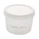 ■商品名：EMBALANCE ROUND CONTAINER（エンバランスラウンドコンテナ）■色：クリア■容量：500ml■サイズ：M（Φ109×H79mm）■素材：本体・フタ ポリプロピレン（エンバランス加工）／ パッキン シリコン■耐熱温度：本体・フタ -20°C?140°C ／ パッキン -30°C?140°C■メーカー：エンバランス■生産国：ベトナム製■商品詳細：開閉しやすいフタは取り外して洗えるパッキン付きで衛生的です。パッキンは汚れ、ヨレ、外れがわかりやすいカラー、ブルーを採用。シリコン素材のため、熱湯消毒もOK。汁漏れ、ニオイ漏れに対応した気密性の高い容器です。（強く振ると液漏れします）本体には目盛りがついて内容量もわかりやすく便利。3サイズで入れ子収納もでき、無駄なスペースをとりません。