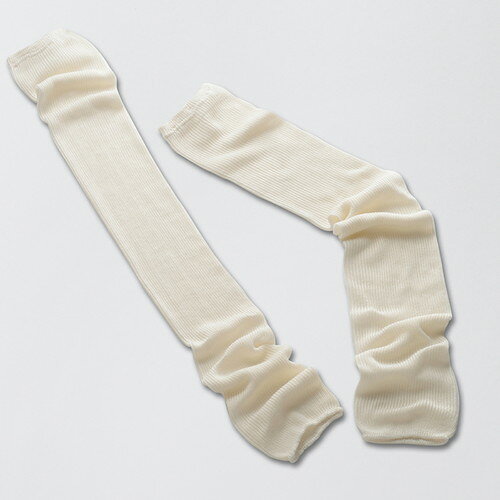 ■商品名：アームカバー■メーカー：ナファ生活研究所■カラー：ナチュラル■サイズ：フリーサイズ■素材：レーヨン(TAKEFU)100%(原料に竹を使用)■商品詳細：TAKEFUを最初に体験して頂くのにお薦めのアイテムです。肌を優しく包み、ふんわりと温めます。やわらかい100%TAKEFU繊維のため、お客さまの身体に合わせて形状が変化しますが、お洗濯で元にもどります。ふわふわと広がっていく、その変化までお楽しみ頂けたら幸いです。 【メール便（ヤマトメール便、ゆうパケット、定形外郵便）の注意点 ※必ずお読みください】 ※この商品はメール便に限り送料無料です。ご注文時や自動配信メールでは、通常の宅配便送料となっておりますが、後ほど当店で訂正させていただきます。送料は最終の発送完了メールにてご確認をお願い致します。 ※メール便は、ポスト投函のため代引・同梱不可、日時指定不可となります。また、ポストに入らない大きさの場合、配送業者持ち帰りとなります。 ※メール便の場合、万一、破損・紛失しても補償の対象外となります。また、厚み制限のため、緩衝材やプチプチを使用しない場合もありますので、その点をご了承いただいた上でご利用ください。※商品タイトルに記載以上の数量の購入や、他の商品も一緒に購入される際には、宅配便に変更（宅配便の送料に変更）、または、別途追加料金が発生する場合がございます。※「ヤマトメール便」、「ゆうパケット」は追跡番号がありますが、定形外郵便は追跡番号がありません。※メール便には「ヤマトメール便」、「ゆうパケット」、「定形外郵便」がありますが、選択はできず、タイトル記載にあるメール便のみとなります。 メール便の詳細はこちら（「メール便（ヤマトメール、ゆうパケット、定形外郵便）について」をご確認下さい）TAKEFU商品ご購入時にプレゼント商品名を備考欄にご記入ください。