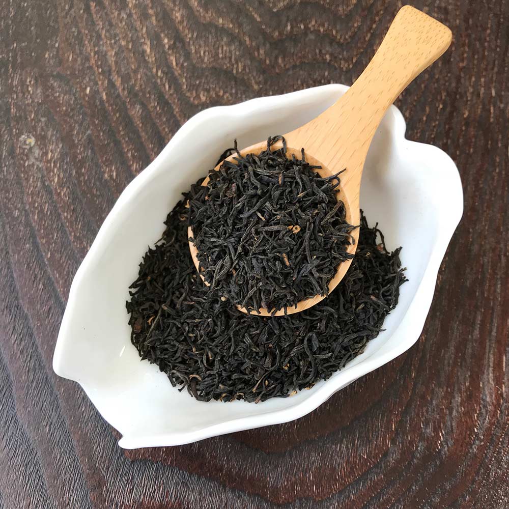 甘みのある香りを堪能したいならこの紅茶。蘭の蜜の香りとも、果実のような香りとも言われます。渋みは少なめですがスモーキーさがあり、奥深い味わいです。