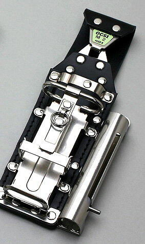 収納可能装備 ハッカー・カッター・チョーク 【MIKI】【OCS1-M2-B】ハッカーケース 【寅壱・関東鳶・鉄筋職人向け工具】 ★修理・不良のお問合せは下記メーカーとなります 株式会社 M I K I 〒123-0845 東京都足立区西新井本町2-21-3 TEL 03-3890-2393 FAX 03-3898-2609 BXハッカーシリーズはこちら SPHシリーズはこちら SGLシリーズはこちら OCSシリーズはこちら 落下防止対策はこちら 注意事項 ・決められた目的、用途以外に使用しないで下さい。 ・MIKI純正のSPHベルトストラップ以外の 　商品にかけての使用はおやめ下さい。 ・板バネ・フック等を破損する恐れがあります。 ・使用する工具には、落下防止コードの 　取付等の対策をとって下さい。 ・作業中に急激な荷重、ショックがかからないよう、 　周囲の状況に充分注意して下さい。 ・本製品に変形、破損が見受けられたり、 　通常と異なる使用感が発生したら使用を 　中止して下さい。事故の原因になることが 　あります。 ・SPHベルトストラップを安全帯に装着する 　ときは、表示されている、 上・下の方向を 　間違えないで下さい。 ・本製品に使用している金属部 (ステンレス) は 　通電性がありますので感電に注意して下さい。 ・MIKI、またはMIKI指定工場以外での 　修理、分解、改造をしないで下さい。収納可能装備 ハッカー・カッター・チョーク 【MIKI】【OCS1-M2-B】ハッカーケース 【寅壱・関東鳶・鉄筋職人向け工具】 ★修理・不良のお問合せは下記メーカーとなります 株式会社 M I K I 〒123-0845 東京都足立区西新井本町2-21-3 TEL 03-3890-2393 FAX 03-3898-2609 BXハッカーシリーズはこちら SPHシリーズはこちら SGLシリーズはこちら OCSシリーズはこちら 落下防止対策はこちら