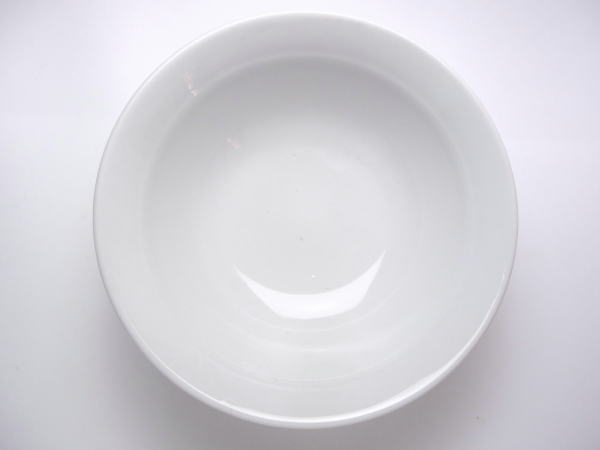 【B級品】白磁72リム高台丼　[普段使いの食器]