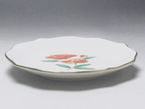 【B級品】赤絵花　花形白磁33小皿　[普段使いの食器]