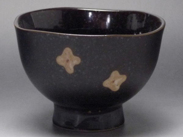 【B級品】小花抜き焦茶 27高台小鉢 [普段使いの食器]