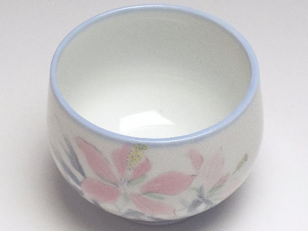 【B級品】淡彩ピンク花　玉湯呑　[普段使いの食器]