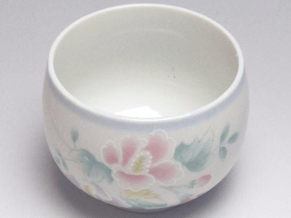 【B級品】淡彩二色花　玉湯呑　[普段使いの食器]