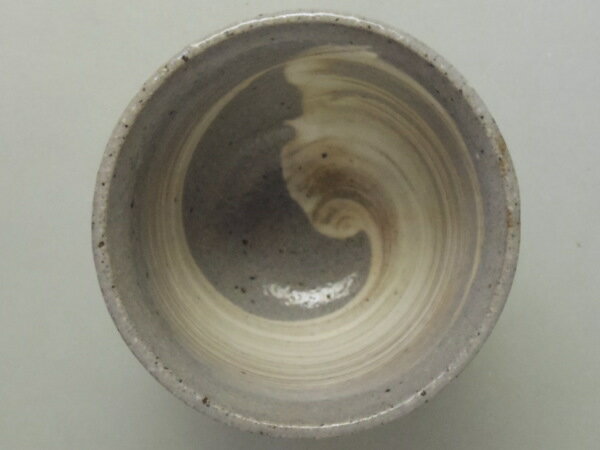 【B級品】白刷毛鼡 土物V型湯呑みの紹介画像3