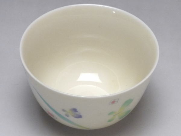 【B級品】両面蝶　アイボリー千茶（湯呑み）　[普段使いの食器] 2