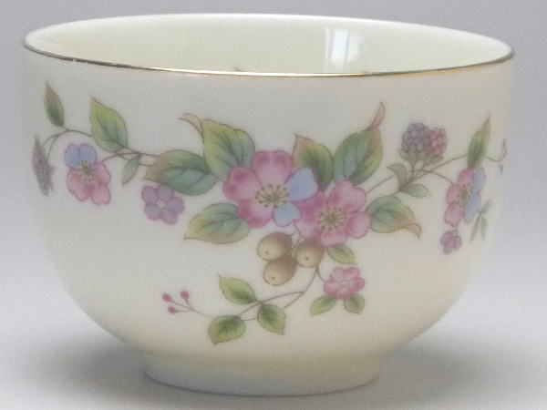 【B級品】内外赤小花　クリーム千茶（湯呑み）(bb3087)　[普段使いの食器]