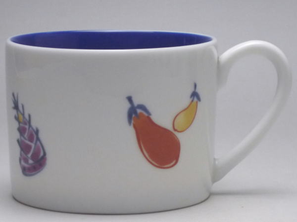 【B級品】なす・たけのこ・にんじん（右上）・えんどう（左上）　内ルリ帯切立マグカップ　[普段使いの..