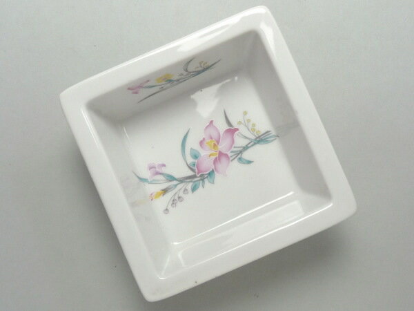 【B級品】赤紫ラン　リム白磁正角鉢(一辺124)　[普段使いの食器]