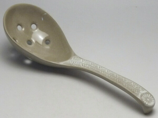 五十鈴三島 穴開き大レンゲ [普段使いの食器]