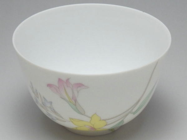 【B級品】淡彩三色花　千茶（湯呑み）　[普段使いの食器]