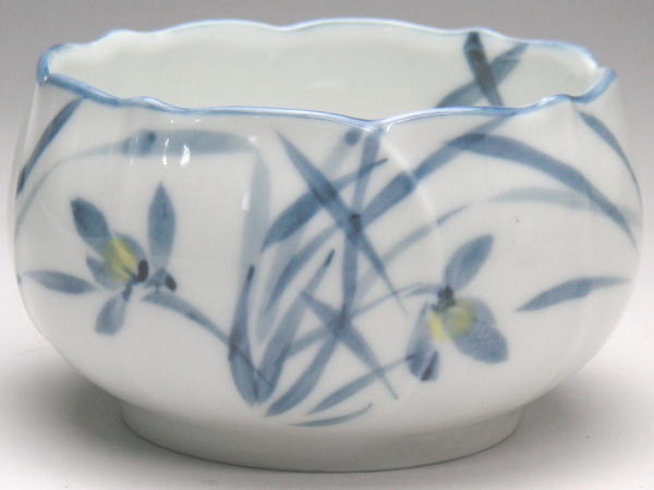 サイズ直径102mm×高さ60mm約150g等級説明この商品は、B級品です。鉄粉・歪み・色むら・研磨痕などがあります。在庫説明この商品は、弊社在庫商品です。通常、即日〜2営業日で発送いたします。※食器（陶器・磁器）の性質上、色むら・若干のサ...