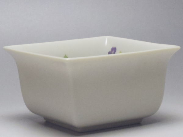 【B級品】小花ちらし　正角反口小鉢(φ91)(商品毎に、絵柄のパターンが異なります。)　[普段使いの食器]