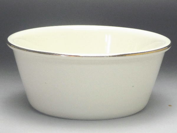 【B級品】金線　アイボリースタック小鉢　[普段使いの食器]