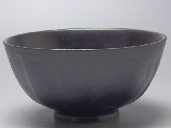 【B級品】黒釉 腰削ぎ小鉢(φ122) [普段使いの食器]
