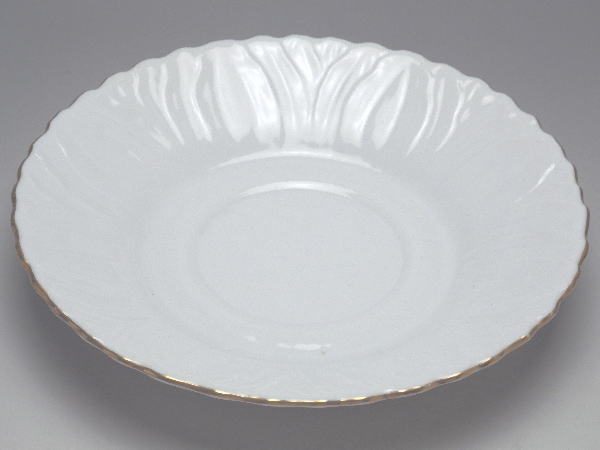【B級品】レリーフ金淵白磁スープカップ用ソーサー　[普段使いの食器]