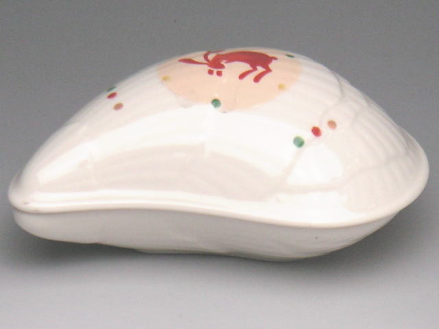 【B級品】シェル蓋物(月うさぎ) [普段使いの食器]の紹介画像2