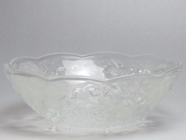 レリーフ花 ガラス鉢(φ145) [普段使いの食器]