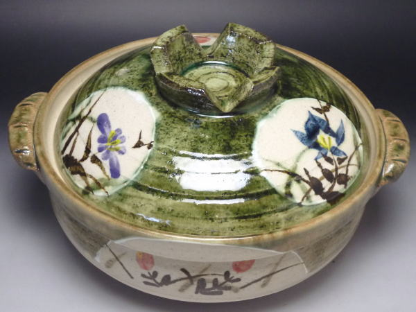 土物商品のB級品につき、不具合が目立ちます。また、商品毎に不具合の程度に差異があります。共通画像のため、在庫品と異なる商品の写真です。サイズ取っ手含む幅255mm×本体外径220mm×本体高さ80mm等級説明この商品は、B級品です。鉄粉・歪み・色むら・研磨痕などがあります。備考電子レンジで使用できます。オーブンで使用できます。直火で使用できます。在庫説明この商品は、弊社在庫商品です。通常、即日～2営業日で発送いたします。※食器（陶器・磁器）の性質上、色むら・若干のサイズ誤差など、製品毎に多少の差異が生じますので、あらかじめご了承願います。※商品の色調は実物と異なる場合もありますので、あらかじめご了承願います。季節で選ぶ食器・陶器蚊遣り器・蚊遣り豚風鈴陶製湯たんぽ土瓶蒸し5号土鍋（1人用）6号土鍋（1人用）7号土鍋（1～2人用）8号土鍋（2～3人用）9号土鍋（4～5人用）10号土鍋（5～6人用）11号土鍋雑炊鍋IH対応土鍋変わり鍋ごはん鍋水コンロとんすいレンゲ鍋用品