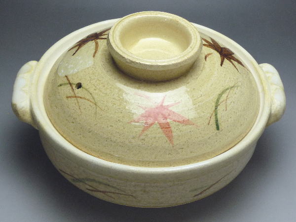 土物商品につき、若干のピンホール・鉄粉・色ムラなどががあります。また、商品毎に色の差異があります。サイズ取っ手含む幅220mm×本体外径190mm×本体高さ68mm×蓋をした状態の高さ110mm備考電子レンジで使用できます。オーブンで使用できます。直火で使用できます。在庫説明この商品は、弊社在庫商品です。通常、即日～2営業日で発送いたします。※食器（陶器・磁器）の性質上、色むら・若干のサイズ誤差など、製品毎に多少の差異が生じますので、あらかじめご了承願います。※商品の色調は実物と異なる場合もありますので、あらかじめご了承願います。
