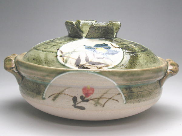 土物商品のB級品につき、不具合が目立ちます。また、商品毎に不具合の程度に差異があります。共通画像のため、在庫品と異なる商品の写真です。サイズ取っ手含む幅220mm×本体外径190mm×本体高さ68mm×蓋をした状態の高さ110mm等級説明この商品は、B級品です。鉄粉・歪み・色むら・研磨痕などがあります。備考電子レンジで使用できます。オーブンで使用できます。直火で使用できます。在庫説明この商品は、弊社在庫商品です。通常、即日～2営業日で発送いたします。※食器（陶器・磁器）の性質上、色むら・若干のサイズ誤差など、製品毎に多少の差異が生じますので、あらかじめご了承願います。※商品の色調は実物と異なる場合もありますので、あらかじめご了承願います。季節で選ぶ食器・陶器蚊遣り器・蚊遣り豚風鈴陶製湯たんぽ土瓶蒸し5号土鍋（1人用）6号土鍋（1人用）7号土鍋（1～2人用）8号土鍋（2～3人用）9号土鍋（4～5人用）10号土鍋（5～6人用）11号土鍋雑炊鍋IH対応土鍋変わり鍋ごはん鍋水コンロとんすいレンゲ鍋用品