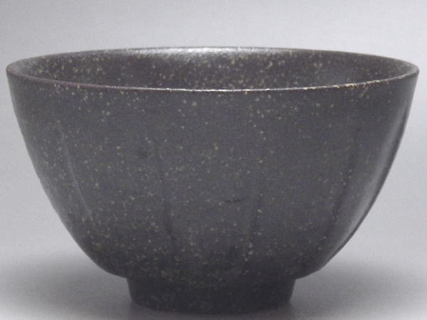 陶器 - 【B級品】斑黒　腰削ぎ土物飯器（ご飯茶碗）（フチの欠けやすい商品です。）　[普段使いの食器]