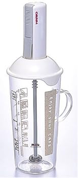 【中古】ハリオ スーパークリーマー・カフェ (牛乳100ml用) SCC-35【メーカー名】【メーカー型番】【ブランド名】HARIO コーヒーメーカー 【商品説明】ハリオ スーパークリーマー・カフェ (牛乳100ml用) SCC-35メーカー品番:SCC?35サイズ:幅107×奥行80×高さ242mm牛乳の使用量:100ml電源:単3アルカリ電池2本(別売)容量:100ml当店では初期不良に限り、商品到着から7日間は返品を 受付けております。お問い合わせ・メールにて不具合詳細をご連絡ください。他モールとの併売品の為、完売の際はキャンセルご連絡させて頂きます。中古品の商品タイトルに「限定」「初回」「保証」「DLコード」などの表記がありましても、特典・付属品・帯・保証等は付いておりません。電子辞書、コンパクトオーディオプレーヤー等のイヤホンは写真にありましても衛生上、基本お付けしておりません。※未使用品は除く品名に【import】【輸入】【北米】【海外】等の国内商品でないと把握できる表記商品について国内のDVDプレイヤー、ゲーム機で稼働しない場合がございます。予めご了承の上、購入ください。掲載と付属品が異なる場合は確認のご連絡をさせて頂きます。ご注文からお届けまで1、ご注文⇒ご注文は24時間受け付けております。2、注文確認⇒ご注文後、当店から注文確認メールを送信します。3、お届けまで3〜10営業日程度とお考えください。4、入金確認⇒前払い決済をご選択の場合、ご入金確認後、配送手配を致します。5、出荷⇒配送準備が整い次第、出荷致します。配送業者、追跡番号等の詳細をメール送信致します。6、到着⇒出荷後、1〜3日後に商品が到着します。　※離島、北海道、九州、沖縄は遅れる場合がございます。予めご了承下さい。お電話でのお問合せは少人数で運営の為受け付けておりませんので、お問い合わせ・メールにてお願い致します。営業時間　月〜金　11:00〜18:00★お客様都合によるご注文後のキャンセル・返品はお受けしておりませんのでご了承ください。0