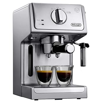 【中古】De'Longhi ECP3620 15バー エスプレッソ カプチーノマシン シルバー【メーカー名】【メーカー型番】【ブランド名】De'Longhi(デロンギ) 半自動エスプレッソマシン 【商品説明】De'Longhi ECP3620 15バー エスプレッソ カプチーノマシン シルバー15-Bar プロフェッショナル圧力が毎回品質を保証し、調節可能なコントロールで好みに合わせて調整できます。お好みに合わせて - シングルまたはダブルエスプレッソカプチーノまたはラテ - お気に入りのコーヒーハウスで楽しむのと同じように、本物のバリスタ品質の飲料を淹れます。手動泡立て器はスチームとミルクを混ぜ合わせて、濃厚なクリーミーな泡を作り、均一な質感のドリンクを作ります - お好きなように。このユニットに含まれる3イン1フィルターホルダーには、エスプレッソショット1個、2ショット用のホルダーと、簡単に使えるエスプレッソポッド用のホルダーが付いています - お好みに合わせて。進化したカプチーノシステムが最適な温度を維持し、カップごとに瞬時に淹れることができます。当店では初期不良に限り、商品到着から7日間は返品を 受付けております。お問い合わせ・メールにて不具合詳細をご連絡ください。他モールとの併売品の為、完売の際はキャンセルご連絡させて頂きます。中古品の商品タイトルに「限定」「初回」「保証」「DLコード」などの表記がありましても、特典・付属品・帯・保証等は付いておりません。電子辞書、コンパクトオーディオプレーヤー等のイヤホンは写真にありましても衛生上、基本お付けしておりません。※未使用品は除く品名に【import】【輸入】【北米】【海外】等の国内商品でないと把握できる表記商品について国内のDVDプレイヤー、ゲーム機で稼働しない場合がございます。予めご了承の上、購入ください。掲載と付属品が異なる場合は確認のご連絡をさせて頂きます。ご注文からお届けまで1、ご注文⇒ご注文は24時間受け付けております。2、注文確認⇒ご注文後、当店から注文確認メールを送信します。3、お届けまで3〜10営業日程度とお考えください。4、入金確認⇒前払い決済をご選択の場合、ご入金確認後、配送手配を致します。5、出荷⇒配送準備が整い次第、出荷致します。配送業者、追跡番号等の詳細をメール送信致します。6、到着⇒出荷後、1〜3日後に商品が到着します。　※離島、北海道、九州、沖縄は遅れる場合がございます。予めご了承下さい。お電話でのお問合せは少人数で運営の為受け付けておりませんので、お問い合わせ・メールにてお願い致します。営業時間　月〜金　11:00〜18:00★お客様都合によるご注文後のキャンセル・返品はお受けしておりませんのでご了承ください。0