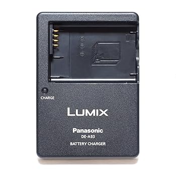 【中古】パナソニック DMW-BLD10用純正充電器　DE-A93A バッテリーチャージャー【メーカー名】【メーカー型番】【ブランド名】パナソニック(Panasonic) カメラ用バッテリーパック 【商品説明】パナソニック DMW-BLD10用純正充電器　DE-A93A バッテリーチャージャー当店では初期不良に限り、商品到着から7日間は返品を 受付けております。お問い合わせ・メールにて不具合詳細をご連絡ください。他モールとの併売品の為、完売の際はキャンセルご連絡させて頂きます。中古品の商品タイトルに「限定」「初回」「保証」「DLコード」などの表記がありましても、特典・付属品・帯・保証等は付いておりません。電子辞書、コンパクトオーディオプレーヤー等のイヤホンは写真にありましても衛生上、基本お付けしておりません。※未使用品は除く品名に【import】【輸入】【北米】【海外】等の国内商品でないと把握できる表記商品について国内のDVDプレイヤー、ゲーム機で稼働しない場合がございます。予めご了承の上、購入ください。掲載と付属品が異なる場合は確認のご連絡をさせて頂きます。ご注文からお届けまで1、ご注文⇒ご注文は24時間受け付けております。2、注文確認⇒ご注文後、当店から注文確認メールを送信します。3、お届けまで3〜10営業日程度とお考えください。4、入金確認⇒前払い決済をご選択の場合、ご入金確認後、配送手配を致します。5、出荷⇒配送準備が整い次第、出荷致します。配送業者、追跡番号等の詳細をメール送信致します。6、到着⇒出荷後、1〜3日後に商品が到着します。　※離島、北海道、九州、沖縄は遅れる場合がございます。予めご了承下さい。お電話でのお問合せは少人数で運営の為受け付けておりませんので、お問い合わせ・メールにてお願い致します。営業時間　月〜金　11:00〜18:00★お客様都合によるご注文後のキャンセル・返品はお受けしておりませんのでご了承ください。0