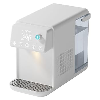 【中古】電気ケトル ウォーターサーバー ティーサーバー 温冷両用 卓上型 下部給水式 大容量 多機能 スタイリッシュ モダン ミニマル 家庭用 リビング向け XRKG (US 110 V,ホワイト)【メーカー名】【メーカー型番】【ブランド名】XRKG 電気ポット 【商品説明】電気ケトル ウォーターサーバー ティーサーバー 温冷両用 卓上型 下部給水式 大容量 多機能 スタイリッシュ モダン ミニマル 家庭用 リビング向け XRKG (US 110 V,ホワイト)稀土厚膜加熱技術を採用し、水流が導管を通るだけで瞬時に設定温度まで加熱します。待ち時間なく、100℃の熱湯がすぐに出るため、忙しい朝のコーヒーや紅茶作りに便利です。温度は 25〜100℃まで調整可能で、用途に合わせて最適な温度を選べます。半導体冷凍技術を搭載し、10〜15℃の冷水を作れます。夏場の水分補給や冷たい飲み物作りに最適で、爽やかな冷たさで喉を潤します。冷媒を使用しないため、環境にも優しく静音設計です。大きなデジタルパネルに温度と水量が表示され、一目で状況を確認できます。ボタン一つで温度や水量を設定でき、老人や子供でも迷わず使えます。チャイルドロック機能付きで、お子様のいたずらによる火傷を防ぎます。大容量のタンクを搭載し、一度の給水で長時間使用可能です。タンクには取っ手が付いており、給水やお手入れが簡単です。取り外し可能なドリップトレイ付きで、こぼれた水を簡単に洗い流せます。ミニマルでモダンなデザインは、どんなインテリアにも馴染みます。コンパクトなサイズで卓上に置いても邪魔にならず、リビングや寝室、オフィスなどさまざまな場所で活躍します。当店では初期不良に限り、商品到着から7日間は返品を 受付けております。お問い合わせ・メールにて不具合詳細をご連絡ください。他モールとの併売品の為、完売の際はキャンセルご連絡させて頂きます。中古品の商品タイトルに「限定」「初回」「保証」「DLコード」などの表記がありましても、特典・付属品・帯・保証等は付いておりません。電子辞書、コンパクトオーディオプレーヤー等のイヤホンは写真にありましても衛生上、基本お付けしておりません。※未使用品は除く品名に【import】【輸入】【北米】【海外】等の国内商品でないと把握できる表記商品について国内のDVDプレイヤー、ゲーム機で稼働しない場合がございます。予めご了承の上、購入ください。掲載と付属品が異なる場合は確認のご連絡をさせて頂きます。ご注文からお届けまで1、ご注文⇒ご注文は24時間受け付けております。2、注文確認⇒ご注文後、当店から注文確認メールを送信します。3、お届けまで3〜10営業日程度とお考えください。4、入金確認⇒前払い決済をご選択の場合、ご入金確認後、配送手配を致します。5、出荷⇒配送準備が整い次第、出荷致します。配送業者、追跡番号等の詳細をメール送信致します。6、到着⇒出荷後、1〜3日後に商品が到着します。　※離島、北海道、九州、沖縄は遅れる場合がございます。予めご了承下さい。お電話でのお問合せは少人数で運営の為受け付けておりませんので、お問い合わせ・メールにてお願い致します。営業時間　月〜金　11:00〜18:00★お客様都合によるご注文後のキャンセル・返品はお受けしておりませんのでご了承ください。0