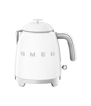 【中古】SMEG 50's Retro Style 3 Cup Electric Mini Kettle White【メーカー名】【メーカー型番】【ブランド名】SMEG 電気ケトル 【商品説明】SMEG 50's Retro Style 3 Cup Electric Mini Kettle White当店では初期不良に限り、商品到着から7日間は返品を 受付けております。お問い合わせ・メールにて不具合詳細をご連絡ください。他モールとの併売品の為、完売の際はキャンセルご連絡させて頂きます。中古品の商品タイトルに「限定」「初回」「保証」「DLコード」などの表記がありましても、特典・付属品・帯・保証等は付いておりません。電子辞書、コンパクトオーディオプレーヤー等のイヤホンは写真にありましても衛生上、基本お付けしておりません。※未使用品は除く品名に【import】【輸入】【北米】【海外】等の国内商品でないと把握できる表記商品について国内のDVDプレイヤー、ゲーム機で稼働しない場合がございます。予めご了承の上、購入ください。掲載と付属品が異なる場合は確認のご連絡をさせて頂きます。ご注文からお届けまで1、ご注文⇒ご注文は24時間受け付けております。2、注文確認⇒ご注文後、当店から注文確認メールを送信します。3、お届けまで3〜10営業日程度とお考えください。4、入金確認⇒前払い決済をご選択の場合、ご入金確認後、配送手配を致します。5、出荷⇒配送準備が整い次第、出荷致します。配送業者、追跡番号等の詳細をメール送信致します。6、到着⇒出荷後、1〜3日後に商品が到着します。　※離島、北海道、九州、沖縄は遅れる場合がございます。予めご了承下さい。お電話でのお問合せは少人数で運営の為受け付けておりませんので、お問い合わせ・メールにてお願い致します。営業時間　月〜金　11:00〜18:00★お客様都合によるご注文後のキャンセル・返品はお受けしておりませんのでご了承ください。0