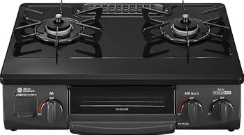 【中古】ガステーブル ガスコンロ プロパンガスLPG用 幅約56cm 片面焼きグリル 右強火力 ブラック【メーカー名】【メーカー型番】【ブランド名】ノーブランド品 ガステーブル 【商品説明】ガステーブル ガスコンロ プロパンガスLPG用 幅約56cm 片面焼きグリル 右強火力 ブラックカラー：トッププレート_ブラック/前面パネル_グレーメタリック強火力：右側グリル：片面焼きグリル適応するガスの種類：プロパンガスLPG　ガス接続口：内径9.5mmガス用ゴム管(ソフトコード)　※ご使用になるガス種と合わない場合、不完全燃焼(赤火部分が多い)や着火しない、異常燃焼(煤(すす)の発生や強火にしても火力が極端に弱いなど)を引き起こす可能性があります。当店では初期不良に限り、商品到着から7日間は返品を 受付けております。お問い合わせ・メールにて不具合詳細をご連絡ください。他モールとの併売品の為、完売の際はキャンセルご連絡させて頂きます。中古品の商品タイトルに「限定」「初回」「保証」「DLコード」などの表記がありましても、特典・付属品・帯・保証等は付いておりません。電子辞書、コンパクトオーディオプレーヤー等のイヤホンは写真にありましても衛生上、基本お付けしておりません。※未使用品は除く品名に【import】【輸入】【北米】【海外】等の国内商品でないと把握できる表記商品について国内のDVDプレイヤー、ゲーム機で稼働しない場合がございます。予めご了承の上、購入ください。掲載と付属品が異なる場合は確認のご連絡をさせて頂きます。ご注文からお届けまで1、ご注文⇒ご注文は24時間受け付けております。2、注文確認⇒ご注文後、当店から注文確認メールを送信します。3、お届けまで3〜10営業日程度とお考えください。4、入金確認⇒前払い決済をご選択の場合、ご入金確認後、配送手配を致します。5、出荷⇒配送準備が整い次第、出荷致します。配送業者、追跡番号等の詳細をメール送信致します。6、到着⇒出荷後、1〜3日後に商品が到着します。　※離島、北海道、九州、沖縄は遅れる場合がございます。予めご了承下さい。お電話でのお問合せは少人数で運営の為受け付けておりませんので、お問い合わせ・メールにてお願い致します。営業時間　月〜金　11:00〜18:00★お客様都合によるご注文後のキャンセル・返品はお受けしておりませんのでご了承ください。0