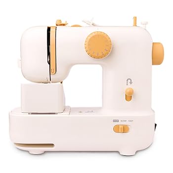 【中古】初心者向けミシン、返し縫い機能付き、速度調整可能【メーカー名】【メーカー型番】【ブランド名】ノーブランド品 電動ミシン 【商品説明】初心者向けミシン、返し縫い機能付き、速度調整可能【多彩な内蔵ステッチと便利な逆縫い機能】様々な実用的なステッチパターンを搭載しています。選択ダイヤルを回すだけでステッチを自由に切り替えられます。専用の逆縫いボタンは縫い目をしっかり補強し、布のほつれを防ぎ、日常の衣類の修理、手芸、キルティングのニーズに対応します。【調節可能な二段階速度制御と二つの操作モード】低速および高速の縫製モードの両方に対応しています。低速モードは初心者が安全に練習するのに特に適しています。本体のボタンまたはフットペダルを使用して、柔軟に操作することができます。【独自の多機能ニードルガードデザイン】取り外し可能なニードルガードを備えており、子供が誤って鋭い針に触れるのを防ぎ、家庭での使用をより安全にします。さらに、ニードルガードはスマートフォンホルダーに変換することもでき、作業中に裁縫のチュートリアルを便利に視聴できます。【安定した内部金属フレームと簡単な糸巻き】金属と高硬度ナイロンの複合素材で作られた内部フレームを特徴とし、スムーズな操作と最小限の振動を保証します。内蔵のボビン巻き機構により、糸巻きは簡単です。部品の明確な配置により、糸通しの手順も簡単になっており、裁縫初心者に最適です。【コンパクトで軽量な完全スターターキット】かわいくミニマルなクリーム色のデザインとコンパクトなサイズで、机の上にも簡単に置けます。電源アダプター、フットコントロール、ボタンホール押え、予備の針、針通し器などを含むフルセットのアクセサリーが付属しています。当店では初期不良に限り、商品到着から7日間は返品を 受付けております。お問い合わせ・メールにて不具合詳細をご連絡ください。他モールとの併売品の為、完売の際はキャンセルご連絡させて頂きます。中古品の商品タイトルに「限定」「初回」「保証」「DLコード」などの表記がありましても、特典・付属品・帯・保証等は付いておりません。電子辞書、コンパクトオーディオプレーヤー等のイヤホンは写真にありましても衛生上、基本お付けしておりません。※未使用品は除く品名に【import】【輸入】【北米】【海外】等の国内商品でないと把握できる表記商品について国内のDVDプレイヤー、ゲーム機で稼働しない場合がございます。予めご了承の上、購入ください。掲載と付属品が異なる場合は確認のご連絡をさせて頂きます。ご注文からお届けまで1、ご注文⇒ご注文は24時間受け付けております。2、注文確認⇒ご注文後、当店から注文確認メールを送信します。3、お届けまで3〜10営業日程度とお考えください。4、入金確認⇒前払い決済をご選択の場合、ご入金確認後、配送手配を致します。5、出荷⇒配送準備が整い次第、出荷致します。配送業者、追跡番号等の詳細をメール送信致します。6、到着⇒出荷後、1〜3日後に商品が到着します。　※離島、北海道、九州、沖縄は遅れる場合がございます。予めご了承下さい。お電話でのお問合せは少人数で運営の為受け付けておりませんので、お問い合わせ・メールにてお願い致します。営業時間　月〜金　11:00〜18:00★お客様都合によるご注文後のキャンセル・返品はお受けしておりませんのでご了承ください。0