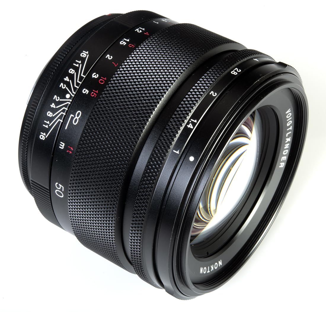 【中古】Voigtlander RF 50mm f/1.0 Nokton 非球面GAレンズ Canon RF対応【メーカー名】【メーカー型番】【ブランド名】フォクトレンダー 一眼レフカメラレンズ 【商品説明】Voigtlander RF 50mm f/1.0 Nokton 非球面GAレンズ Canon RF対応Voigtlander RF 50mm f/1.0 Nokton 非球面GA、CANON RF用。 Canon EOS Rセンサーに最適化された最新の高性能。 レンズからボディへのコミュニケーション、EXIF、ボディ安定化、フォーカス倍率、フォーカスピーキング、フォーカスガイドがほとんどのボディをサポートしています。フローティングレンズエレメント、美しいボケのための12の絞りブレード、1/3クリックストップ絞りまたはクリックレス絞り。レンズフード付き、オプションのクリックレスビデオ操作用の選択絞り。 近焦点0.45メートルまたは17.7インチ、67mmフィルターサイズ。当店では初期不良に限り、商品到着から7日間は返品を 受付けております。お問い合わせ・メールにて不具合詳細をご連絡ください。他モールとの併売品の為、完売の際はキャンセルご連絡させて頂きます。中古品の商品タイトルに「限定」「初回」「保証」「DLコード」などの表記がありましても、特典・付属品・帯・保証等は付いておりません。電子辞書、コンパクトオーディオプレーヤー等のイヤホンは写真にありましても衛生上、基本お付けしておりません。※未使用品は除く品名に【import】【輸入】【北米】【海外】等の国内商品でないと把握できる表記商品について国内のDVDプレイヤー、ゲーム機で稼働しない場合がございます。予めご了承の上、購入ください。掲載と付属品が異なる場合は確認のご連絡をさせて頂きます。ご注文からお届けまで1、ご注文⇒ご注文は24時間受け付けております。2、注文確認⇒ご注文後、当店から注文確認メールを送信します。3、お届けまで3〜10営業日程度とお考えください。4、入金確認⇒前払い決済をご選択の場合、ご入金確認後、配送手配を致します。5、出荷⇒配送準備が整い次第、出荷致します。配送業者、追跡番号等の詳細をメール送信致します。6、到着⇒出荷後、1〜3日後に商品が到着します。　※離島、北海道、九州、沖縄は遅れる場合がございます。予めご了承下さい。お電話でのお問合せは少人数で運営の為受け付けておりませんので、お問い合わせ・メールにてお願い致します。営業時間　月〜金　11:00〜18:00★お客様都合によるご注文後のキャンセル・返品はお受けしておりませんのでご了承ください。0