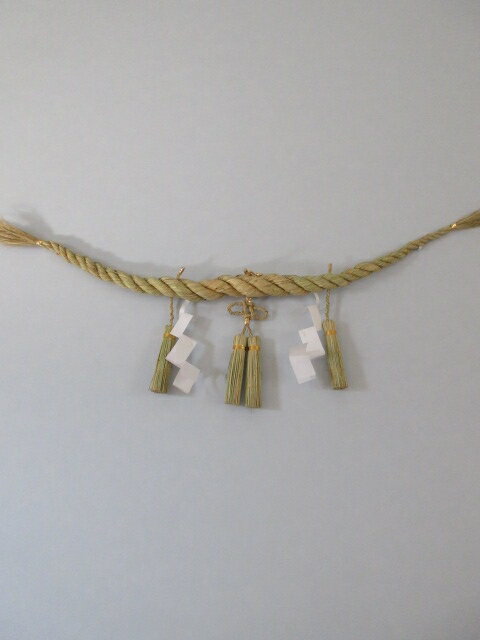 神社・仏閣・ご家庭・商店・会社の[しめなわ・しめ縄・注連縄・標縄・占縄・七五三縄]両角型 房結びと房飾り2本 3 長さ300センチ 中央部の直8〜10センチ