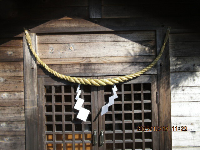 神社・仏閣・ご家庭・商店・会社の[しめなわ・しめ縄・注連縄・標縄・占縄・七五三縄]両角型 御幣飾り　7 長さ100センチ 中央部の直径4〜5センチ