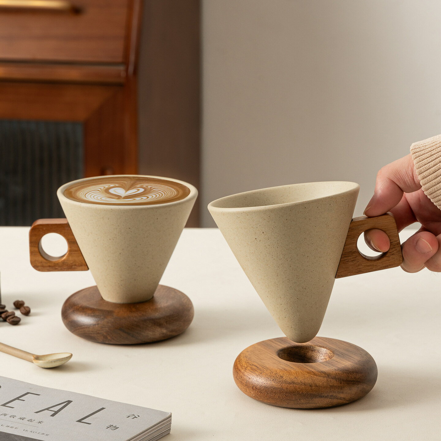 Rakuten - コーヒーカップ 陶器 250ml ソーサー付き 粗陶 天然木デザイン 無垢材 マグカップ 手作り ギフト 北欧風 かわいい 雑貨 おしゃれ おもしろ 食器 コップ カップ インテリア キッチン プレゼント ギフト