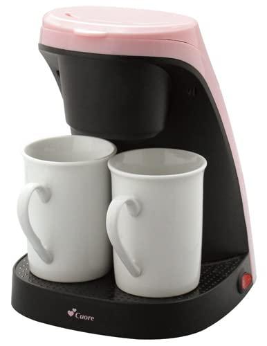 クオーレ 電気 コーヒーメーカー 2カップ CU-24CD(P) ドリップ式 カップ付 ディオ ピンク ブラックドリップ式の電気コーヒーメーカーです。カップが2つ付属します。外径寸法：(約)15.5×19×21cm、本体重量：(約)820g定格：AC100V-450W(50/60Hz)、コードの長さ：(約)0.8m定格容量：240ml、材質：本体＝ポリプロピレン、カップ＝陶器付属品：計量スプーン