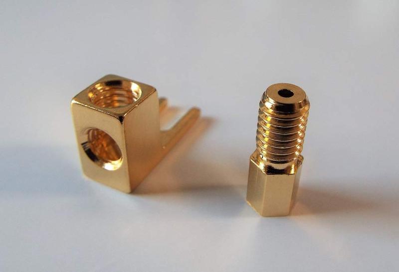 Yラグ端子 /4本1組 L型 ソルダーレス (無ハンダ) バナナプラグをスペードプラグ(Yラグ) L型に変換/金メッキ Yラグ 内側幅5mm ケーブル差込口径4mm 4本1組