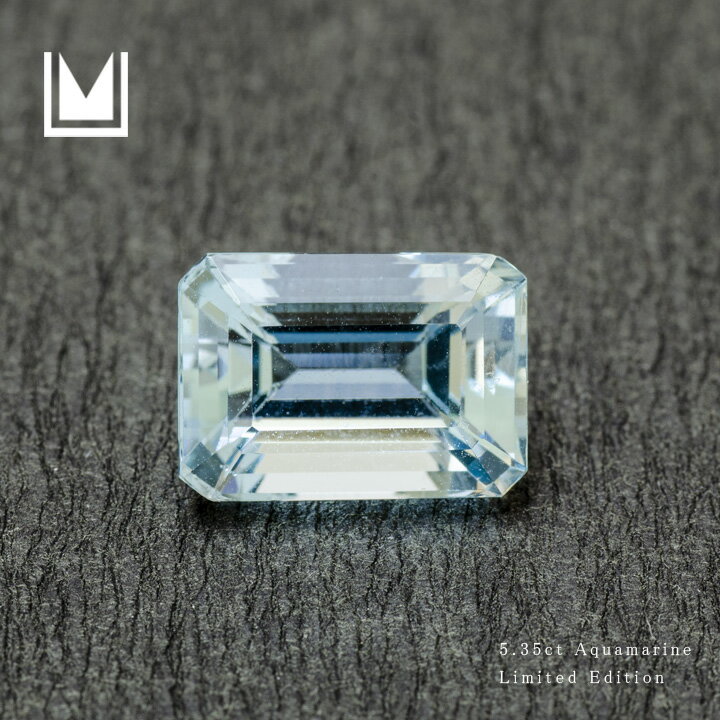 宝石 アクアマリン 重量 約5.35ct サイズ 約12.2×8.6×7.2mm 備考 ※こちらのルースを使用してジュエリーを作製することも可能でございます。お気軽にご相談くださいませ。約5.35ct、約12.2×8.6mmのアクアマリンです。「海の精の宝物が浜辺に打ちあげられて宝石になった。」汚れを知らない海のブルーに、そんなロマンティックな伝説をもつアクアマリン。傷や内包物は肉眼では確認できません。石の厚さは約7.2mmとなります。 ※画像クリックで拡大写真がご覧いただけます。 ■アクアマリンのルース一覧 LS0182（3.09ct） LS0183（3.37ct） LS0184（4.08ct） LS0185（5.35ct） LS0186（6.05ct） LS0187（7.29ct） LS0188（7.92ct） LS0189（8.66ct） LS0190（8.96ct） LS0191（9.05ct） ⇒ オーダーメイドの詳細ページはこちら