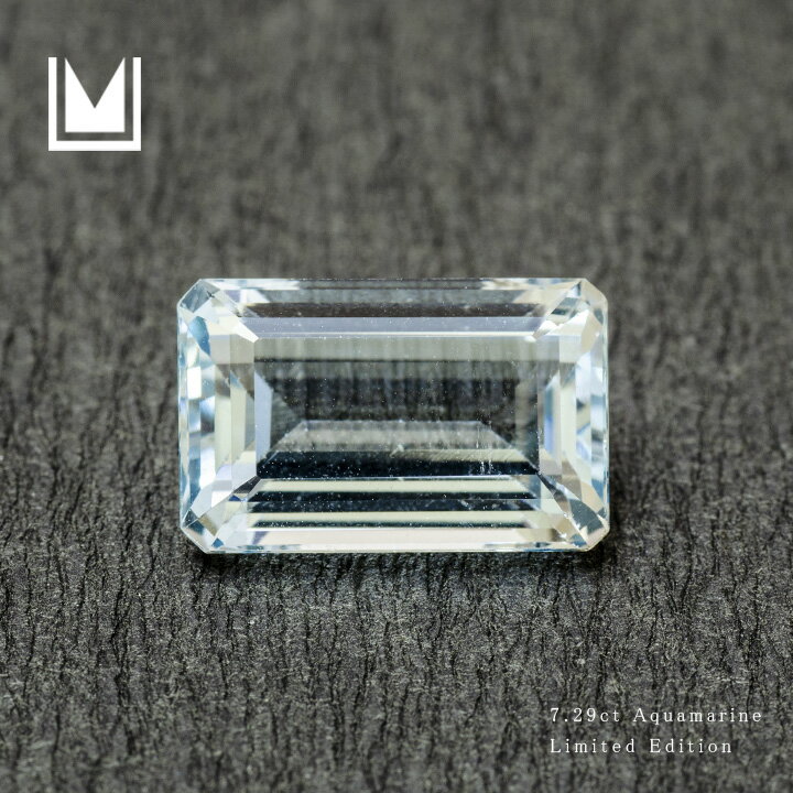 宝石 アクアマリン 重量 約7.29ct サイズ 約14.7×9.4×6.6mm 備考 ※こちらのルースを使用してジュエリーを作製することも可能でございます。お気軽にご相談くださいませ。約7.29ct、約14.7×9.4mmのアクアマリンです。「海の精の宝物が浜辺に打ちあげられて宝石になった。」汚れを知らない海のブルーに、そんなロマンティックな伝説をもつアクアマリン。テーブル面の縁に小さな欠けが見られますが肉眼では分かりにくく美観を損ねる程ではありません。石の厚さは約6.6mmとなります。 ※画像クリックで拡大写真がご覧いただけます。 ■アクアマリンのルース一覧 LS0182（3.09ct） LS0183（3.37ct） LS0184（4.08ct） LS0185（5.35ct） LS0186（6.05ct） LS0187（7.29ct） LS0188（7.92ct） LS0189（8.66ct） LS0190（8.96ct） LS0191（9.05ct） ⇒ オーダーメイドの詳細ページはこちら