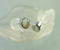 スタッドピアス クリソベリルキャッツアイ ゴールド K18WG クリスマス Xmas